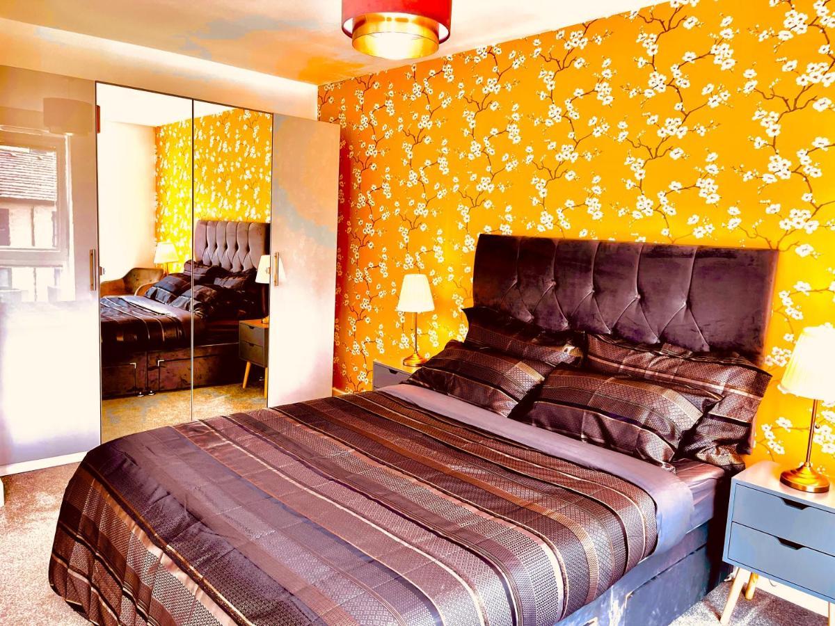Modern Townhouse, Sleeps 4 With Parking Apartment Wakefield Exterior photo